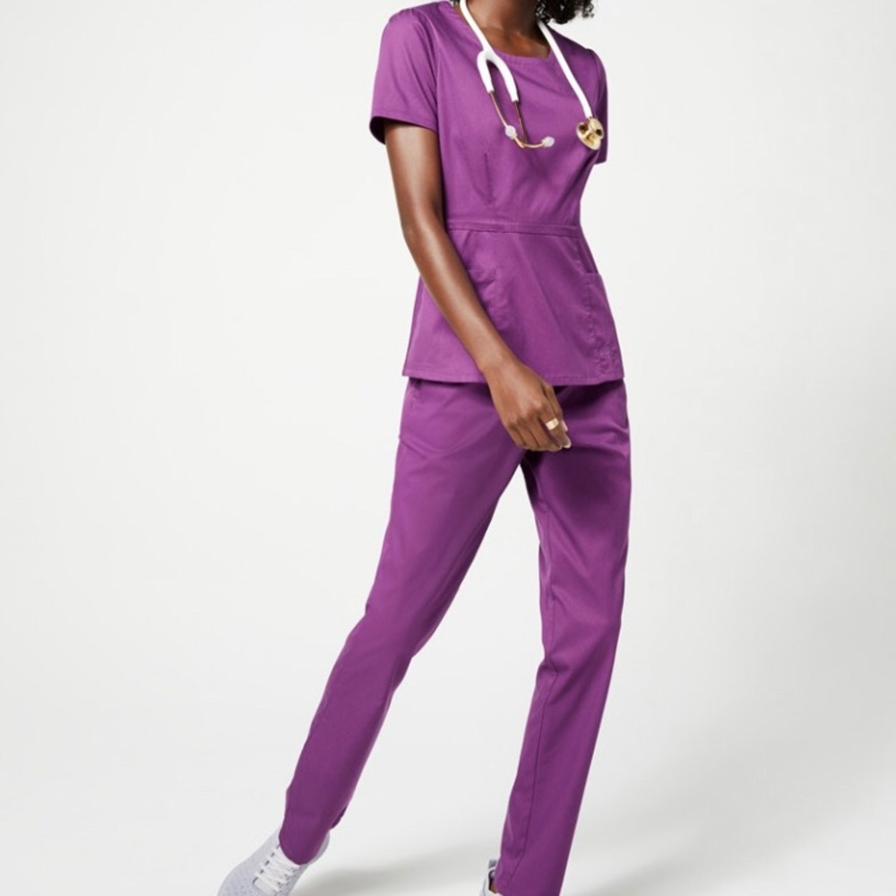 Jaanuu Xs plum scrub set